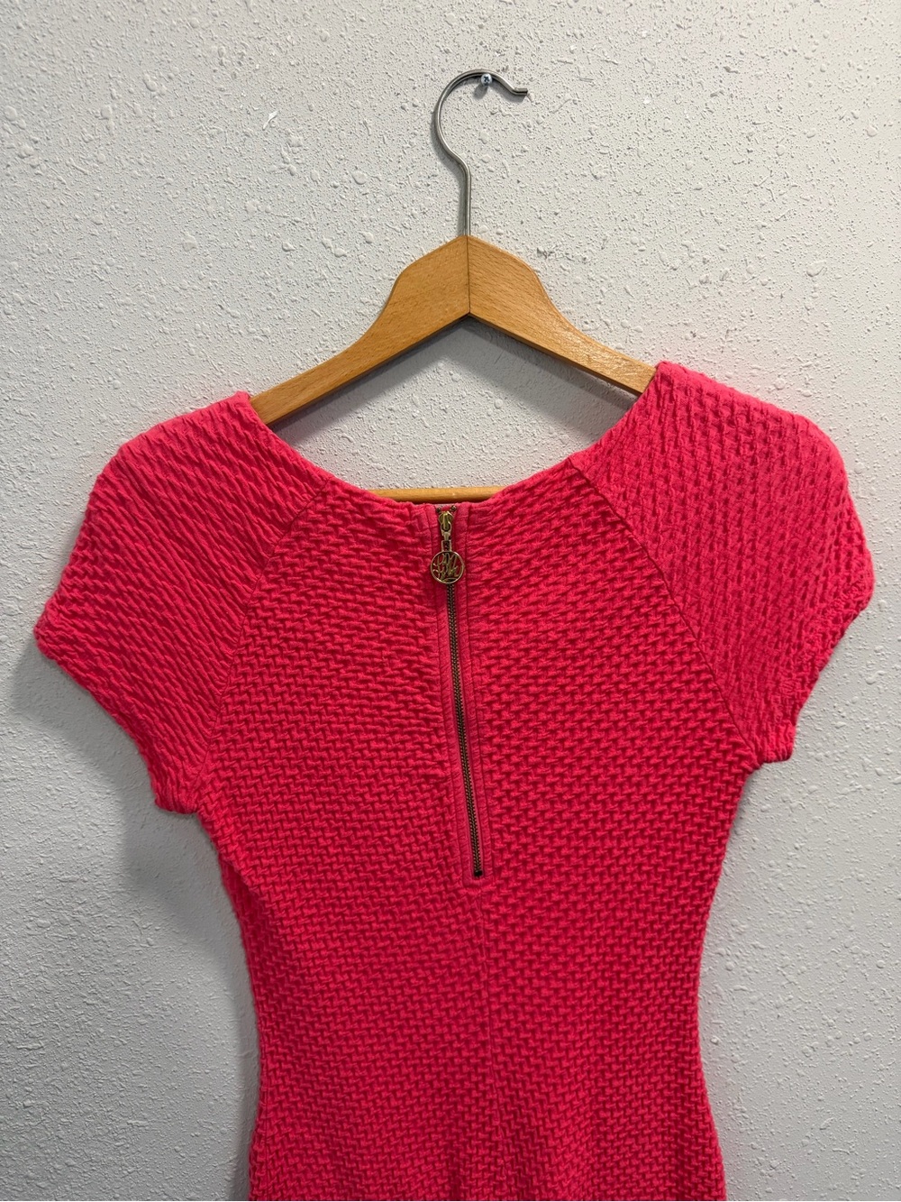Lilly Pulitzer Coco Short Sleeve Shift
Cotton Dress Island Coral - Picture 6 of 6